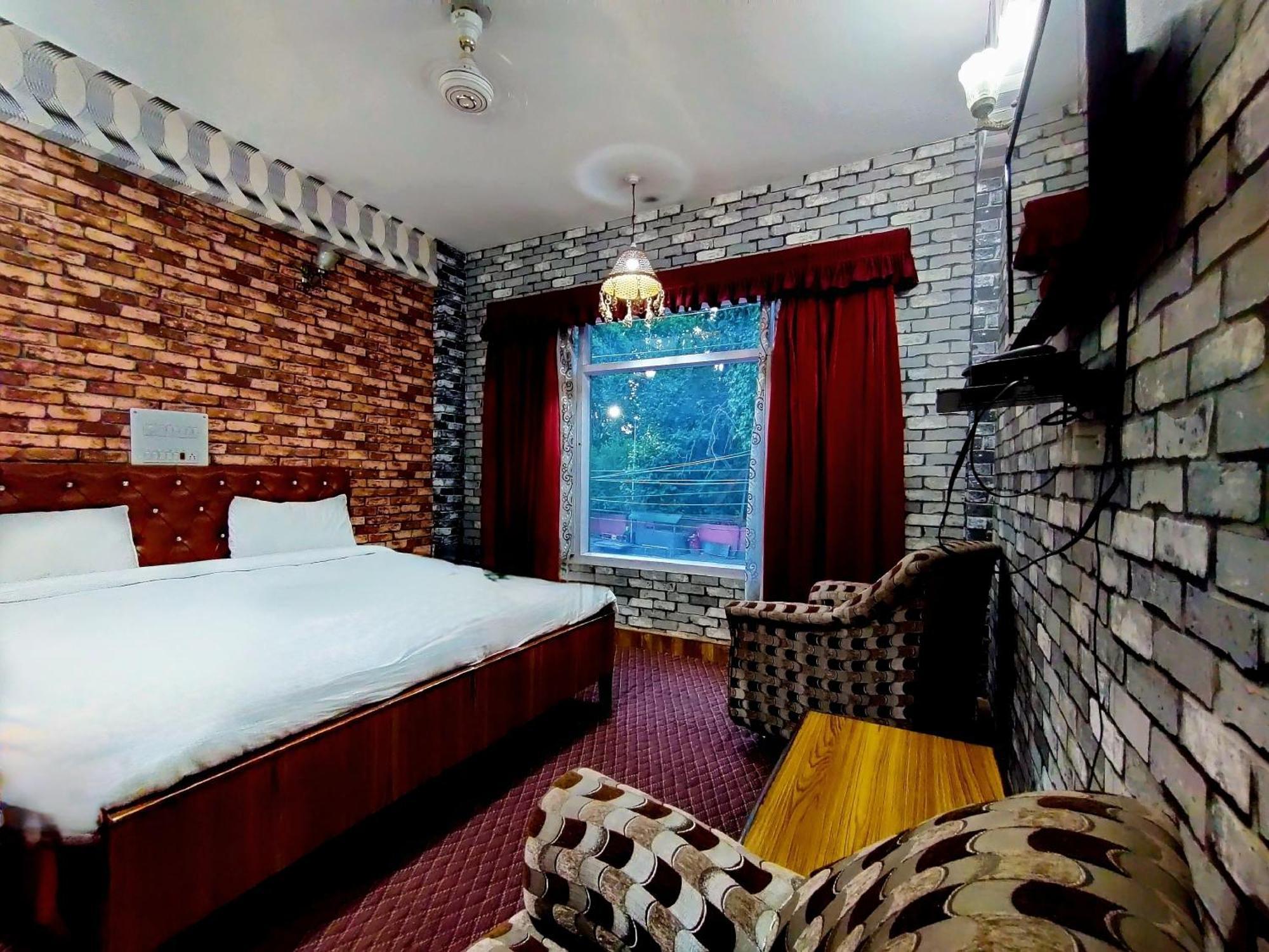 Hotel International Srīnagar Exterior foto
